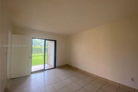 Снять в аренду кондоминиум в Хомстед, Флорида 2 спальни, 80.17м2, № 1988563 - фото 8