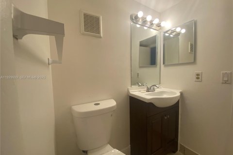 Снять в аренду кондоминиум в Хомстед, Флорида 2 спальни, 80.17м2, № 1988563 - фото 9