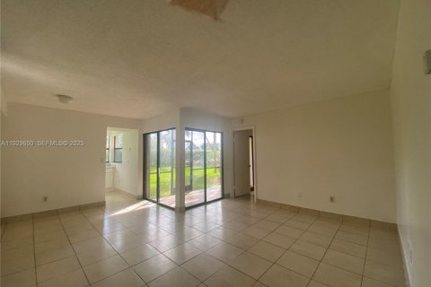 Снять в аренду кондоминиум в Хомстед, Флорида 2 спальни, 80.17м2, № 1988563 - фото 2