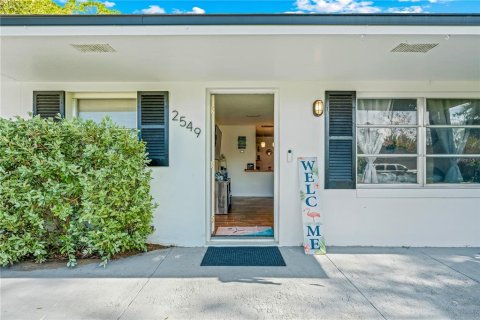 Villa ou maison à louer à New Smyrna Beach, Floride: 3 chambres, 145.86 m2 № 875139 - photo 1