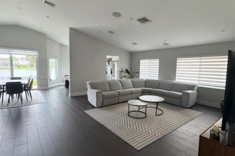 House in Weston, Florida 3 bedrooms, 169.92 sq.m. № 2002683 - photo 6