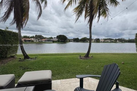 House in Weston, Florida 3 bedrooms, 169.92 sq.m. № 2002683 - photo 14