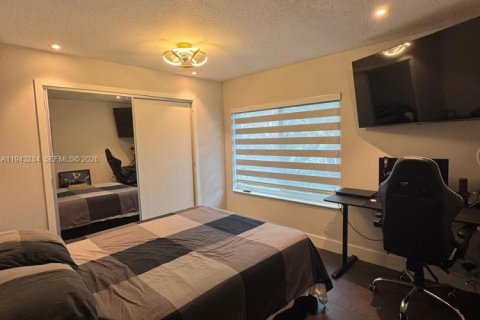 House in Weston, Florida 3 bedrooms, 169.92 sq.m. № 2002683 - photo 12