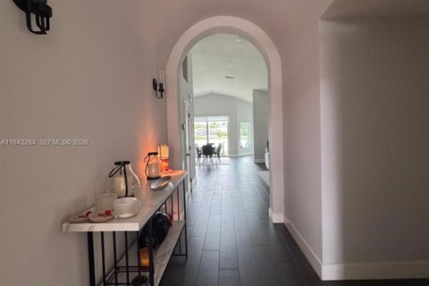 House in Weston, Florida 3 bedrooms, 169.92 sq.m. № 2002683 - photo 2