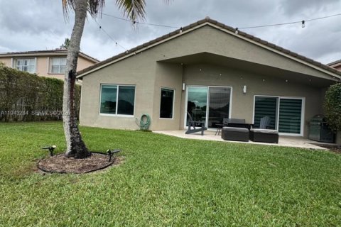 House in Weston, Florida 3 bedrooms, 169.92 sq.m. № 2002683 - photo 15