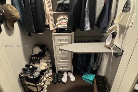 House in Weston, Florida 3 bedrooms, 169.92 sq.m. № 2002683 - photo 10