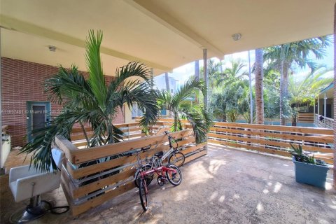 Copropriété à louer à Miami Beach, Floride: 1 chambre, 65.03 m2 № 1963134 - photo 2