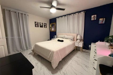 House in Cutler Bay, Florida 5 bedrooms, 181.72 sq.m. № 1859073 - photo 13
