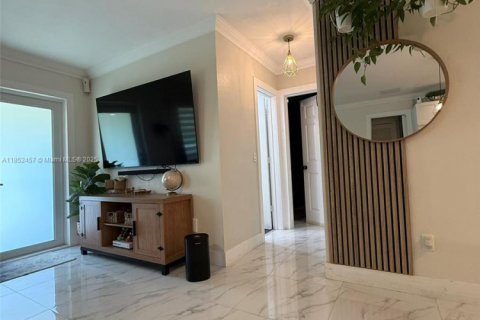 House in Cutler Bay, Florida 5 bedrooms, 181.72 sq.m. № 1859073 - photo 9