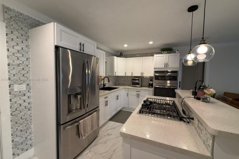 House in Cutler Bay, Florida 5 bedrooms, 181.72 sq.m. № 1859073 - photo 7