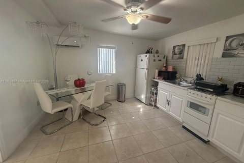 House in Cutler Bay, Florida 5 bedrooms, 181.72 sq.m. № 1859073 - photo 30