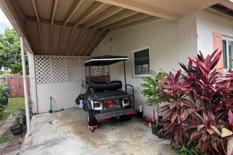 House in Cutler Bay, Florida 5 bedrooms, 181.72 sq.m. № 1859073 - photo 5