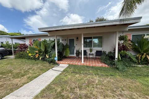 House in Cutler Bay, Florida 5 bedrooms, 181.72 sq.m. № 1859073 - photo 2