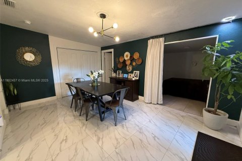 House in Cutler Bay, Florida 5 bedrooms, 181.72 sq.m. № 1859073 - photo 17