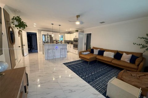 House in Cutler Bay, Florida 5 bedrooms, 181.72 sq.m. № 1859073 - photo 1