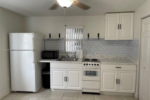 House in Cutler Bay, Florida 5 bedrooms, 181.72 sq.m. № 1859073 - photo 29