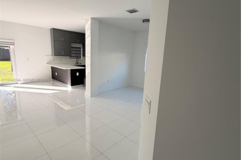 Купить виллу или дом в Хомстед, Флорида 5 спален, 180.04м2, № 1974869 - фото 24