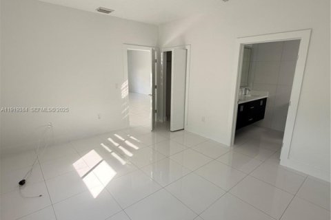 Купить виллу или дом в Хомстед, Флорида 5 спален, 180.04м2, № 1974869 - фото 23