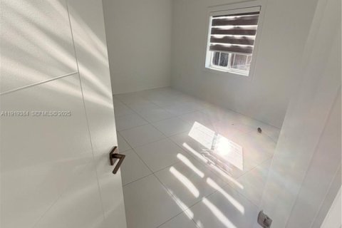 Купить виллу или дом в Хомстед, Флорида 5 спален, 180.04м2, № 1974869 - фото 27