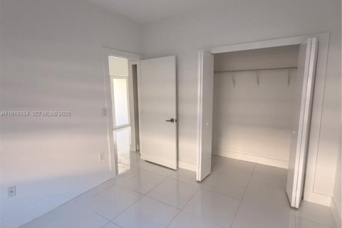 Купить виллу или дом в Хомстед, Флорида 5 спален, 180.04м2, № 1974869 - фото 11