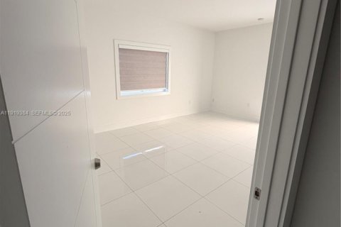 Купить виллу или дом в Хомстед, Флорида 5 спален, 180.04м2, № 1974869 - фото 14