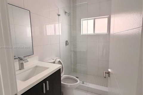 Купить виллу или дом в Хомстед, Флорида 5 спален, 180.04м2, № 1974869 - фото 9