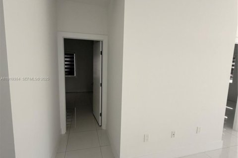 Купить виллу или дом в Хомстед, Флорида 5 спален, 180.04м2, № 1974869 - фото 25