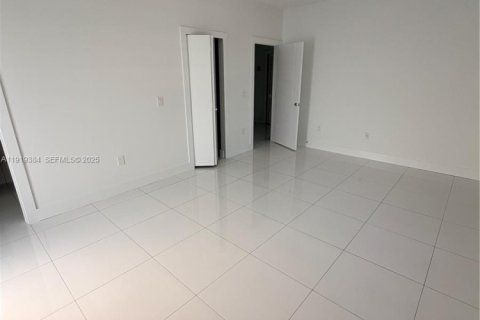 Купить виллу или дом в Хомстед, Флорида 5 спален, 180.04м2, № 1974869 - фото 13