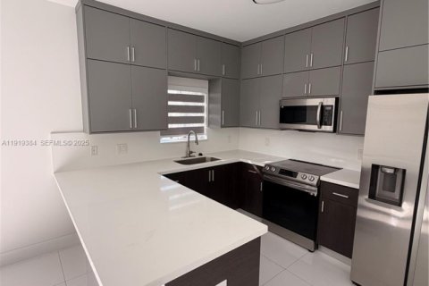 Купить виллу или дом в Хомстед, Флорида 5 спален, 180.04м2, № 1974869 - фото 18