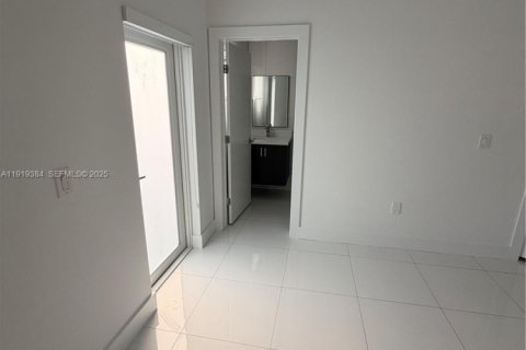 Купить виллу или дом в Хомстед, Флорида 5 спален, 180.04м2, № 1974869 - фото 15