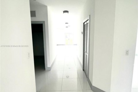 Casa en venta en Homestead, Florida, 5 dormitorios, 180.04 m2 № 1974869 - foto 2