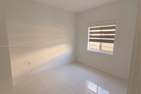 Купить виллу или дом в Хомстед, Флорида 5 спален, 180.04м2, № 1974869 - фото 10