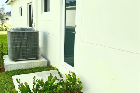 Casa en venta en Homestead, Florida, 5 dormitorios, 180.04 m2 № 1974869 - foto 8