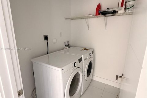 Купить виллу или дом в Хомстед, Флорида 5 спален, 180.04м2, № 1974869 - фото 12