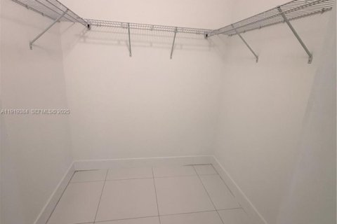 Купить виллу или дом в Хомстед, Флорида 5 спален, 180.04м2, № 1974869 - фото 17