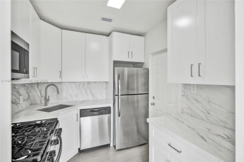 Copropriété à louer à Miami Beach, Floride: 2 chambres, 100.24 m2 № 1999736 - photo 7