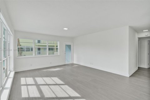 Copropriété à louer à Miami Beach, Floride: 2 chambres, 100.24 m2 № 1999736 - photo 3