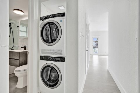 Copropriété à louer à Miami Beach, Floride: 2 chambres, 100.24 m2 № 1999736 - photo 15