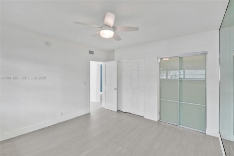 Copropriété à louer à Miami Beach, Floride: 2 chambres, 100.24 m2 № 1999736 - photo 13