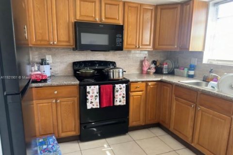 Condo in Miami, Florida, 2 bedrooms  № 2054251 - photo 2