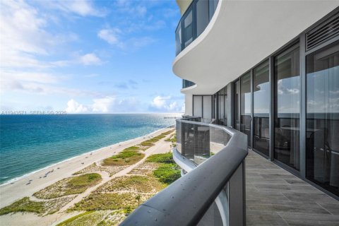 Condominio en venta en Pompano Beach, Florida, 2 dormitorios № 2000793 - foto 12