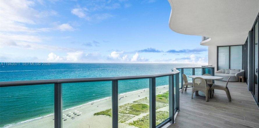 Condominio en Pompano Beach, Florida, 2 dormitorios  № 2000793