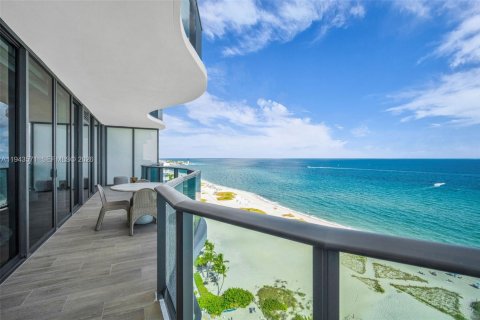 Condominio en venta en Pompano Beach, Florida, 2 dormitorios № 2000793 - foto 16