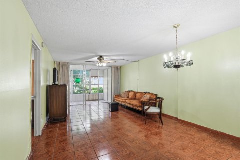 Condo in Lauderdale Lakes, Florida, 2 bedrooms  № 2281133