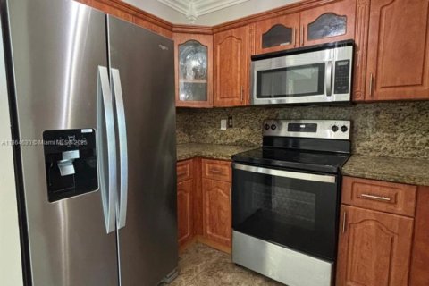 Condo in Miami, Florida, 2 bedrooms  № 1896395 - photo 8