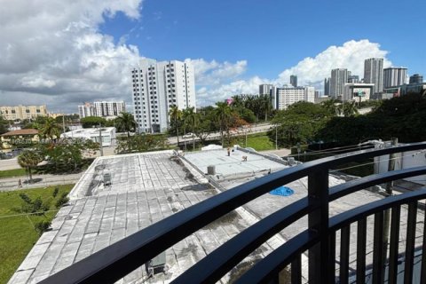 Condo in Miami, Florida, 2 bedrooms  № 1896395 - photo 18