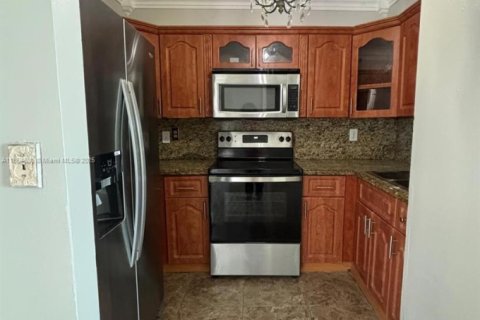 Condo in Miami, Florida, 2 bedrooms  № 1896395 - photo 7