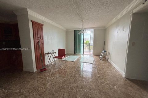 Condo in Miami, Florida, 2 bedrooms  № 1896395 - photo 3