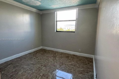 Condo in Miami, Florida, 2 bedrooms  № 1896395 - photo 13