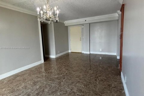 Condo in Miami, Florida, 2 bedrooms  № 1896395 - photo 10